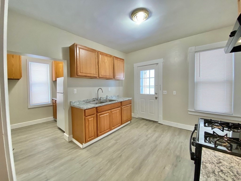 39 Acushnet Avenue, Unit 1 Springfield, MA 01105 - Photo 2 of 20 Gallery Image 2