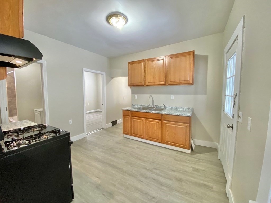 39 Acushnet Avenue, Unit 1 Springfield, MA 01105 - Photo 3 of 20 Gallery Image 3