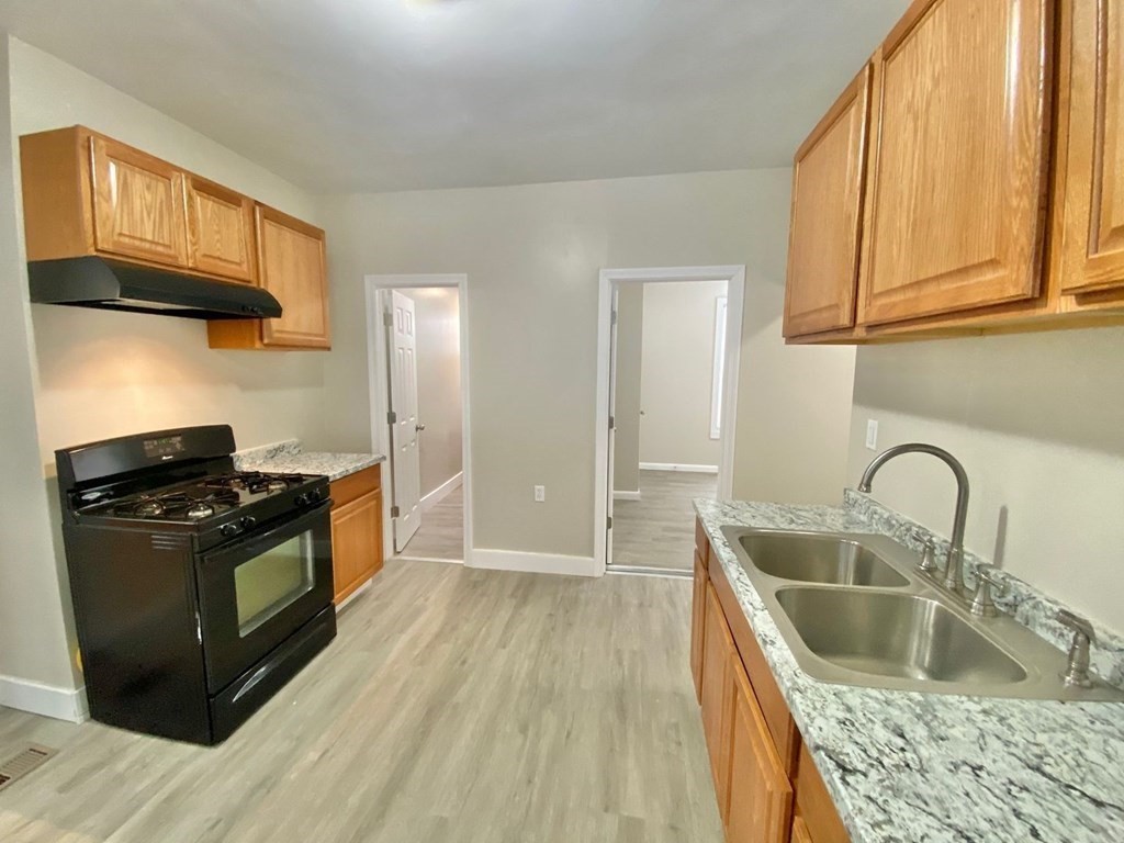 39 Acushnet Avenue, Unit 1 Springfield, MA 01105 - Photo 4 of 20 Gallery Image 4