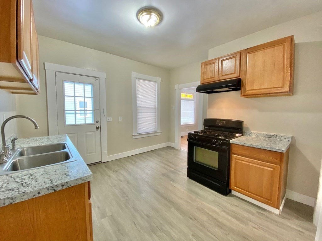 39 Acushnet Avenue, Unit 1 Springfield, MA 01105 - Photo 6 of 20 Gallery Image 6