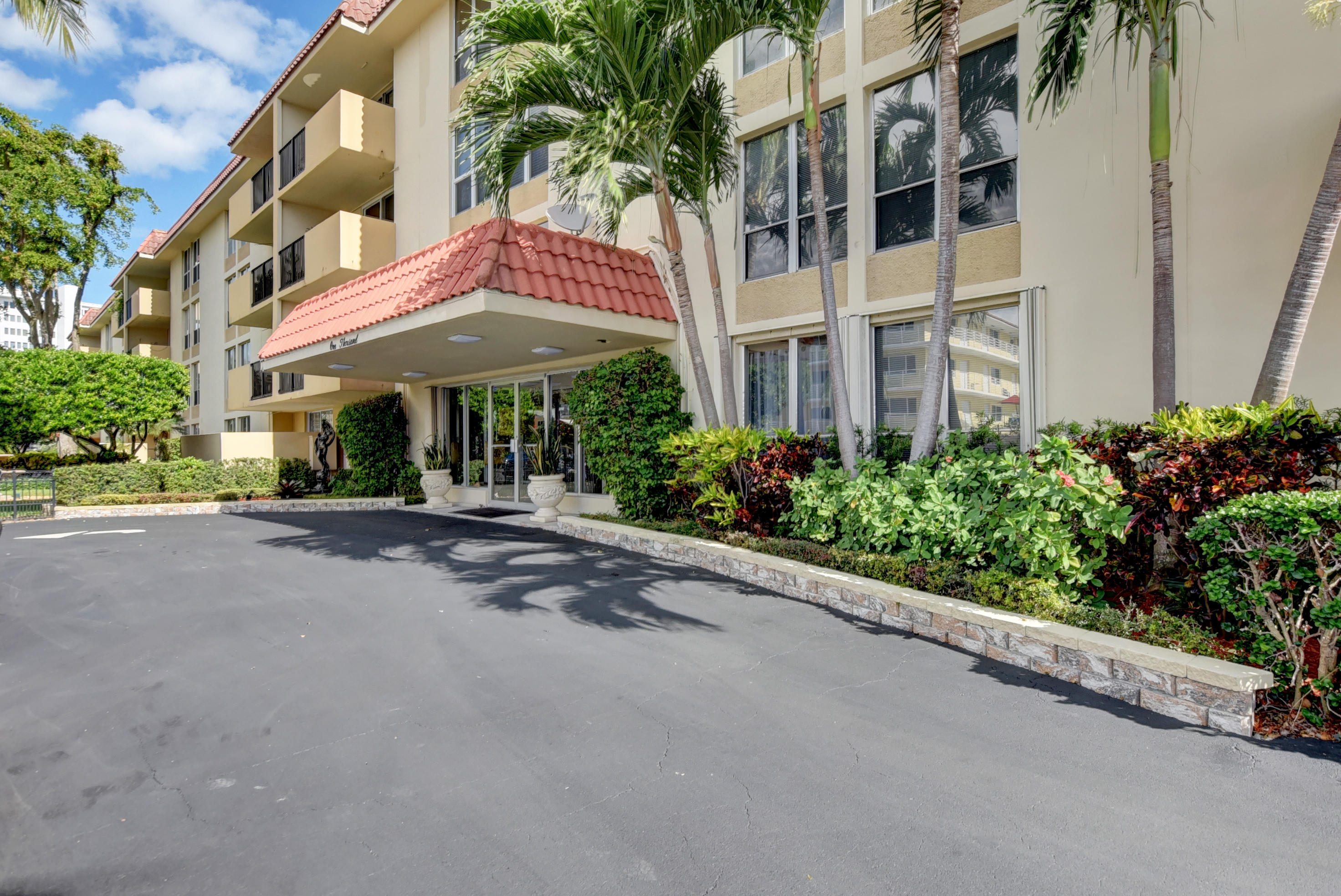 1000 Spanish River Road, Unit 3H Boca Raton, FL 33432 - Photo 1 of 34 Boca View - Outside Front Entrance