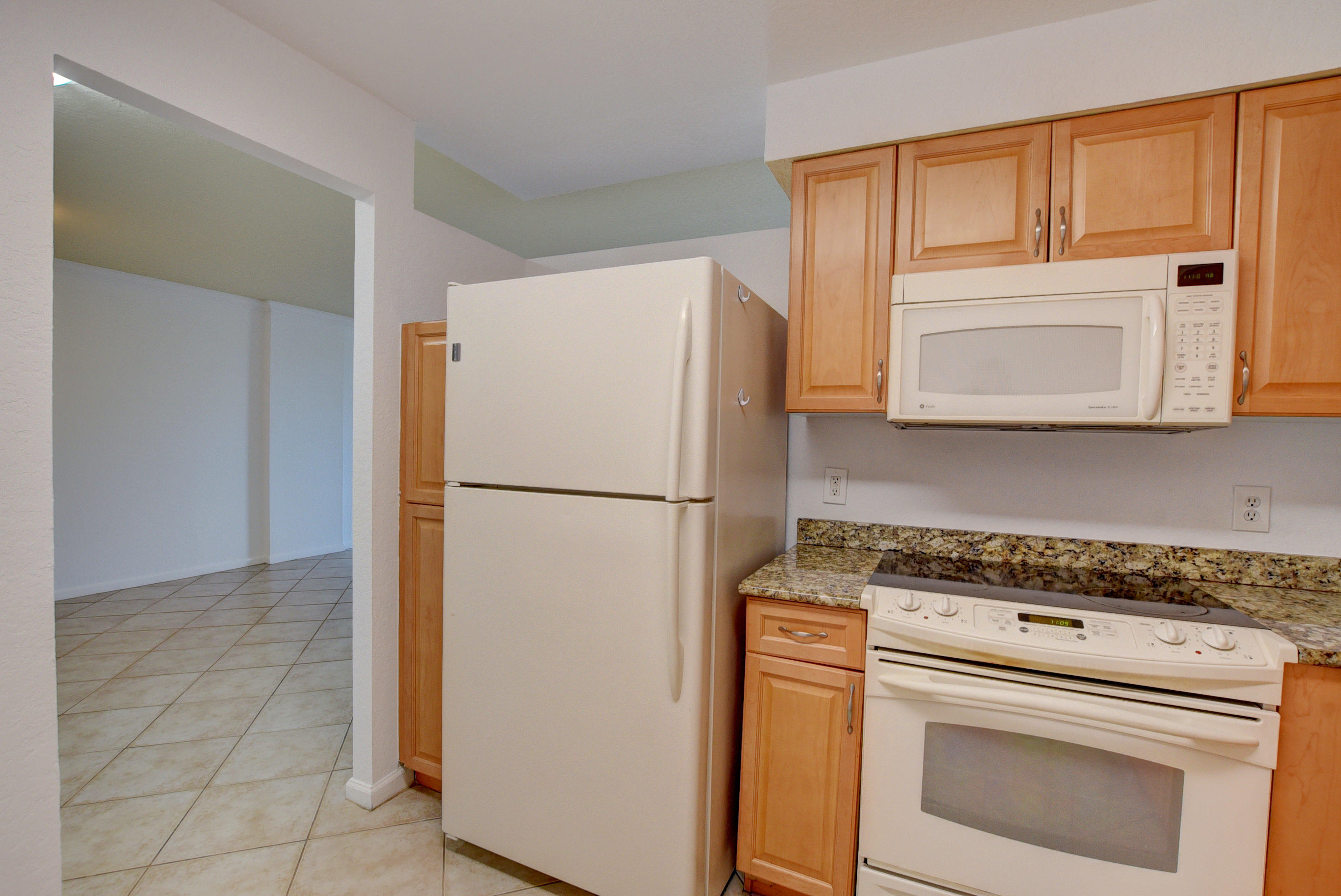 1000 Spanish River Road, Unit 3H Boca Raton, FL 33432 - Photo 11 of 34 Kitchen