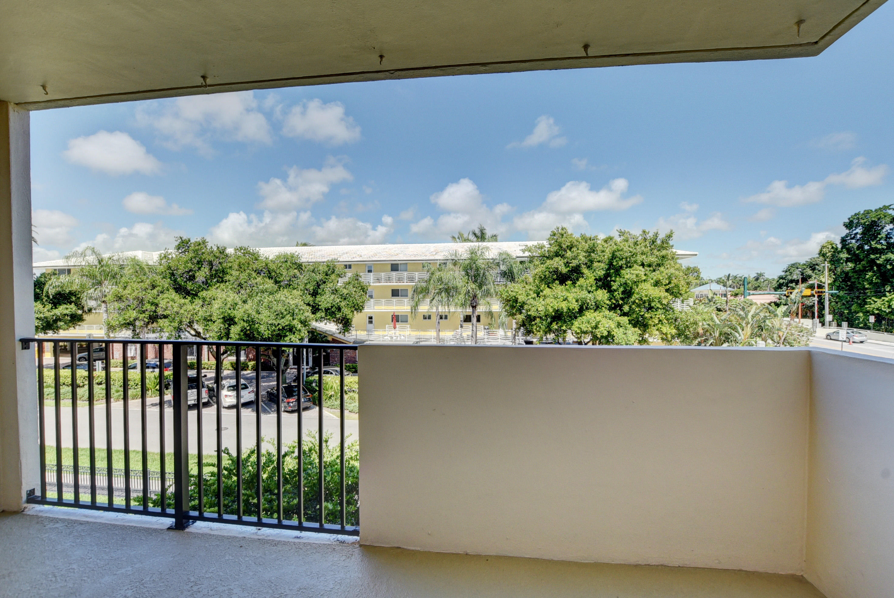 1000 Spanish River Road, Unit 3H Boca Raton, FL 33432 - Photo 22 of 34 Balcony
