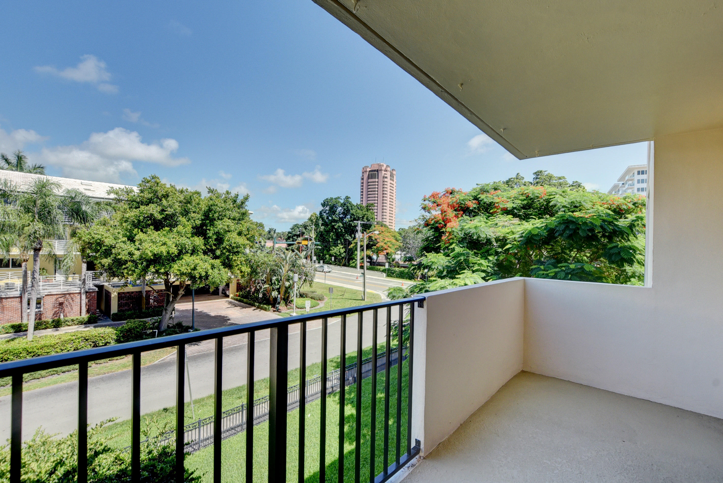 1000 Spanish River Road, Unit 3H Boca Raton, FL 33432 - Photo 23 of 34 Balcony View
