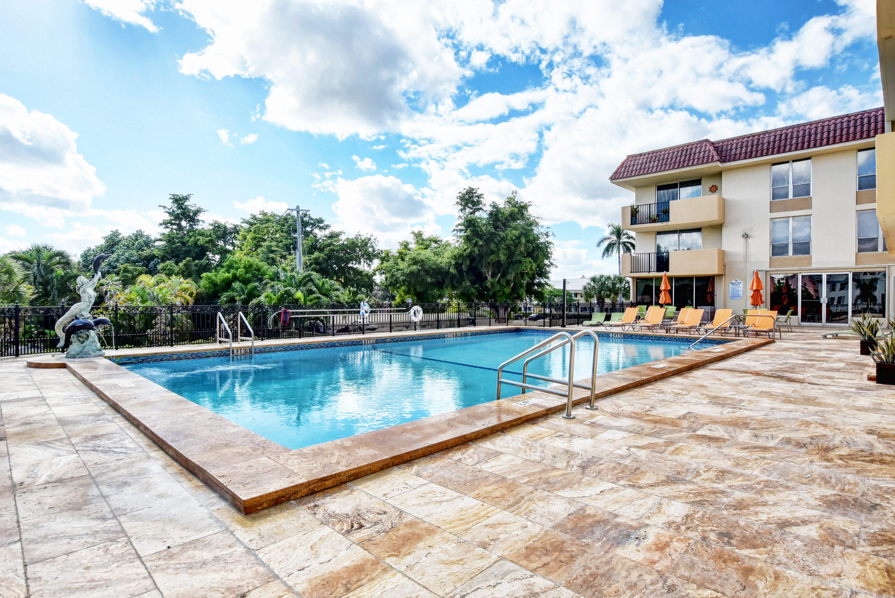 1000 Spanish River Road, Unit 3H Boca Raton, FL 33432 - Photo 29 of 34 Pool View