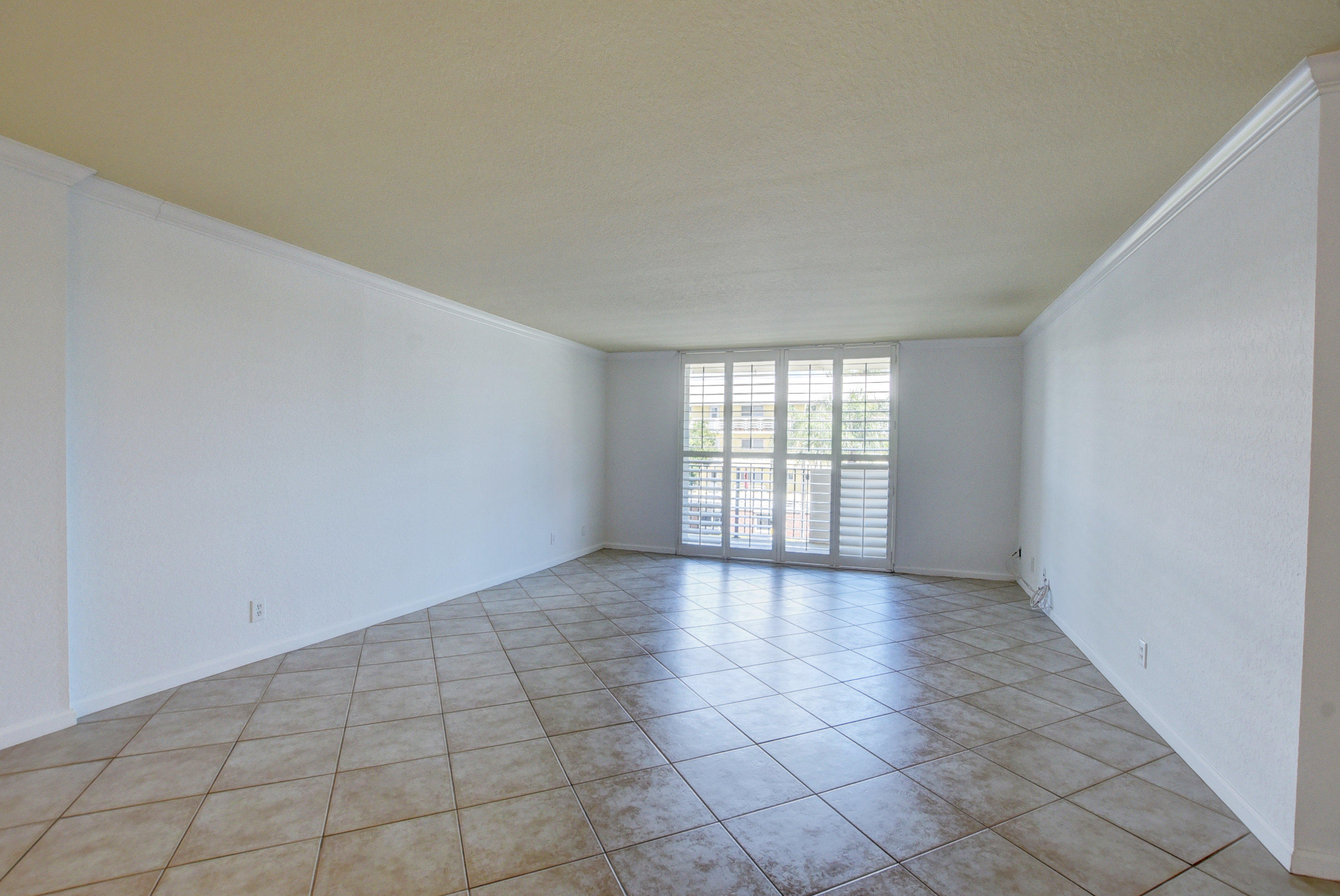1000 Spanish River Road, Unit 3H Boca Raton, FL 33432 - Photo 8 of 34 Living Room