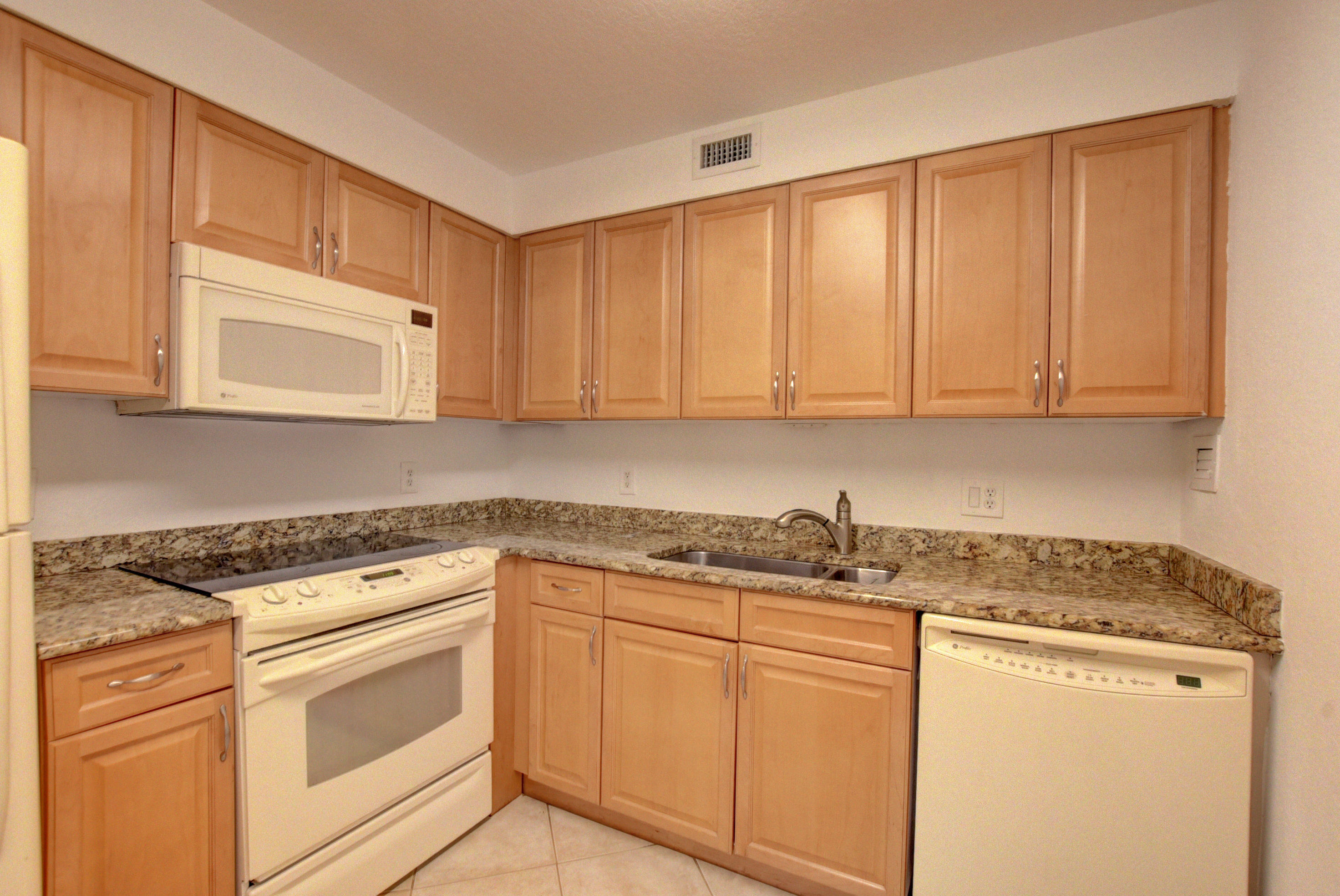 1000 Spanish River Road, Unit 3H Boca Raton, FL 33432 - Photo 10 of 34 Kitchen