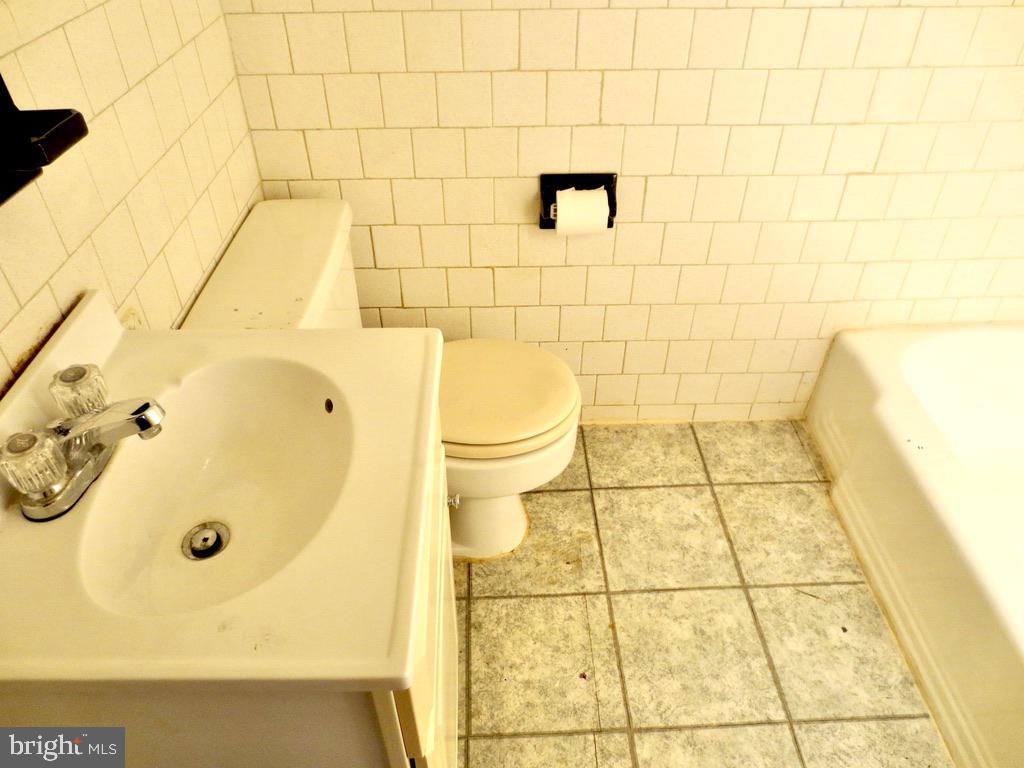 513 12th Street Northeast, Unit 9 Washington, DC 20002 - Photo 14 of 35 4' 11" x 6' 9"