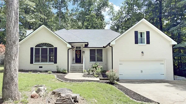 $2,400 | 1681 Adswood Drive, Clarksville, TN 37042