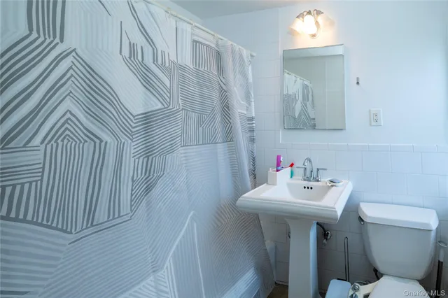 $275,000 | 200 Diplomat Drive, Unit 8B, Mount Kisco, NY 10549