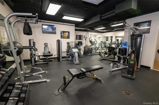 $275,000 | 200 Diplomat Drive, Unit 8B, Mount Kisco, NY 10549