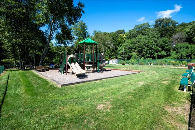 $275,000 | 200 Diplomat Drive, Unit 8B, Mount Kisco, NY 10549