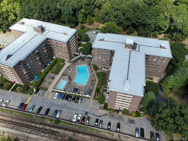 $275,000 | 200 Diplomat Drive, Unit 8B, Mount Kisco, NY 10549