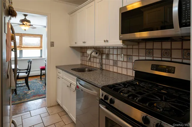 $275,000 | 200 Diplomat Drive, Unit 8B, Mount Kisco, NY 10549