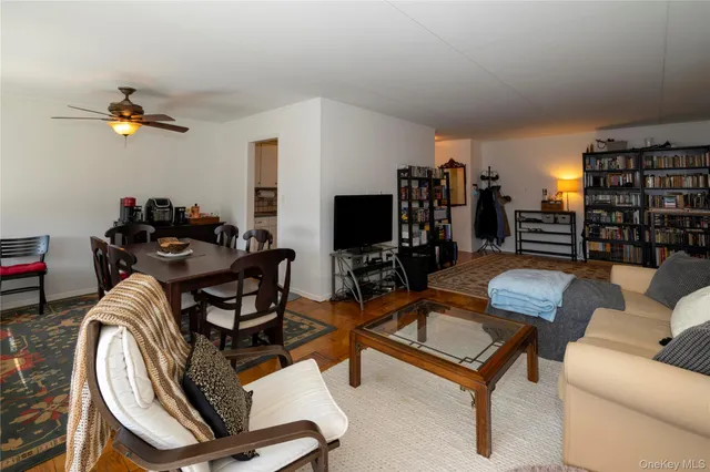 $275,000 | 200 Diplomat Drive, Unit 8B, Mount Kisco, NY 10549