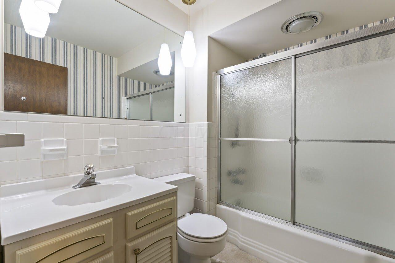 436 Reverie Place Newark, OH 43055 - Photo 5 of 38 Bathroom 2