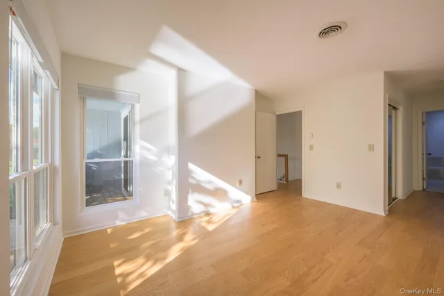 $530,000 | 14 Pond Drive East, Rhinebeck, NY 12572