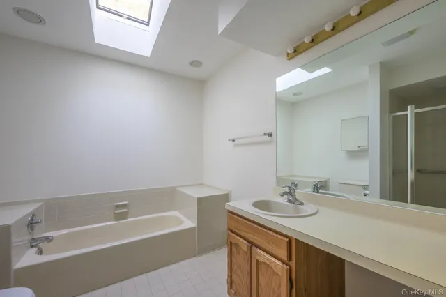 $530,000 | 14 Pond Drive East, Rhinebeck, NY 12572