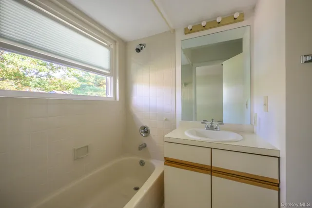 $530,000 | 14 Pond Drive East, Rhinebeck, NY 12572