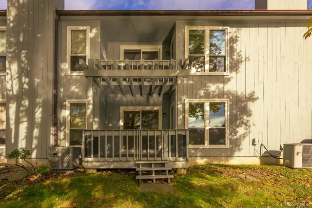 $530,000 | 14 Pond Drive East, Rhinebeck, NY 12572