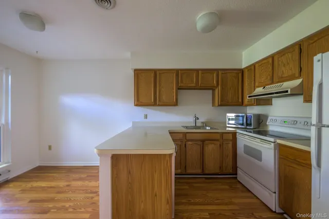 $530,000 | 14 Pond Drive East, Rhinebeck, NY 12572