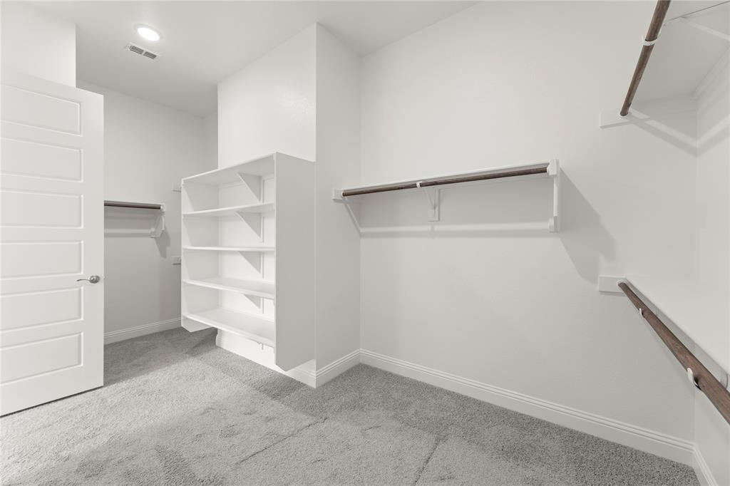 332 Bay Laurel Road McKinney, TX 75071 - Photo 18 of 27 18. 332 Bay Laurel - Closet