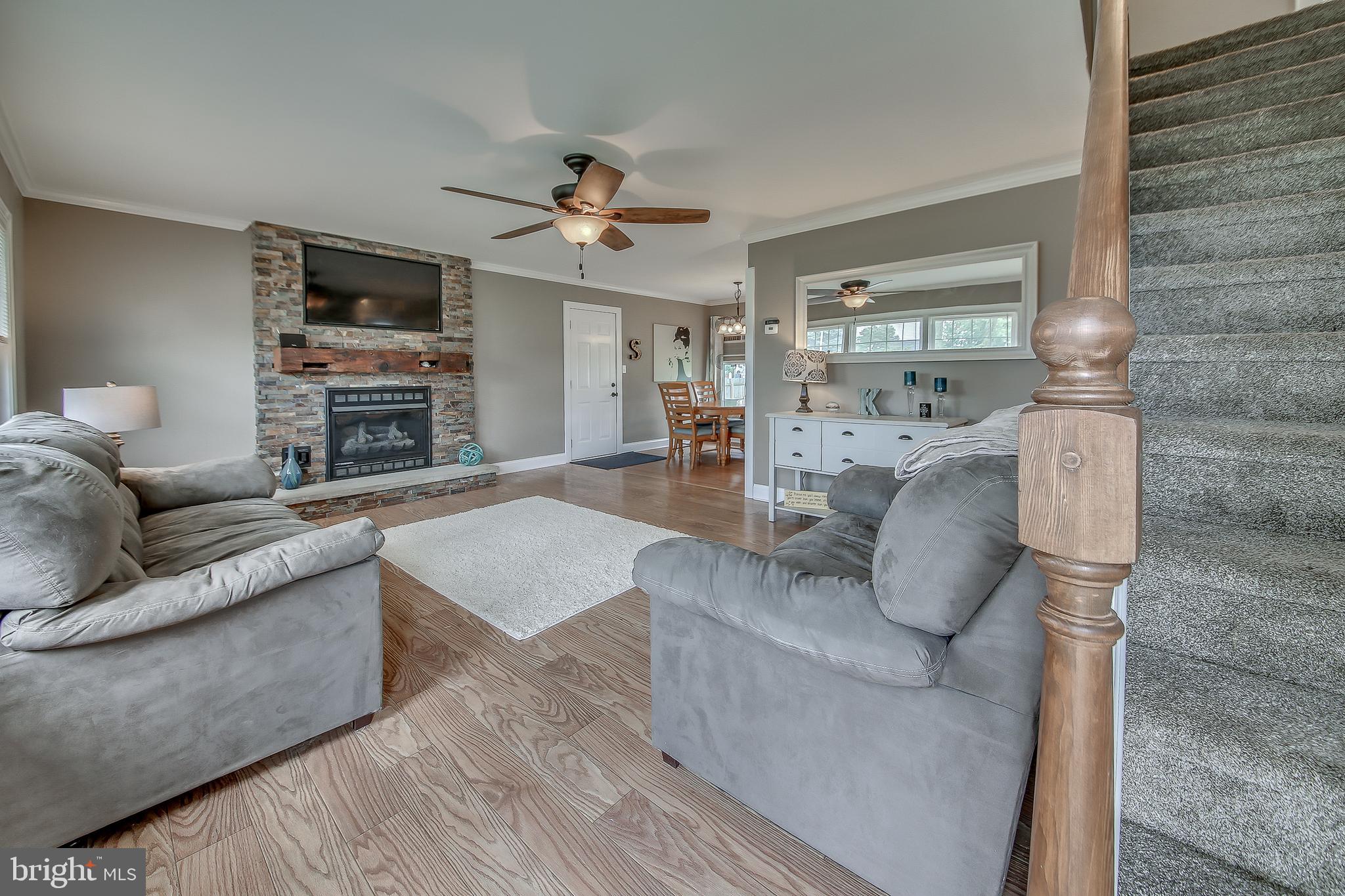 18 Cliff Road Levittown, PA 19057 - Photo 2 of 15 Family Room