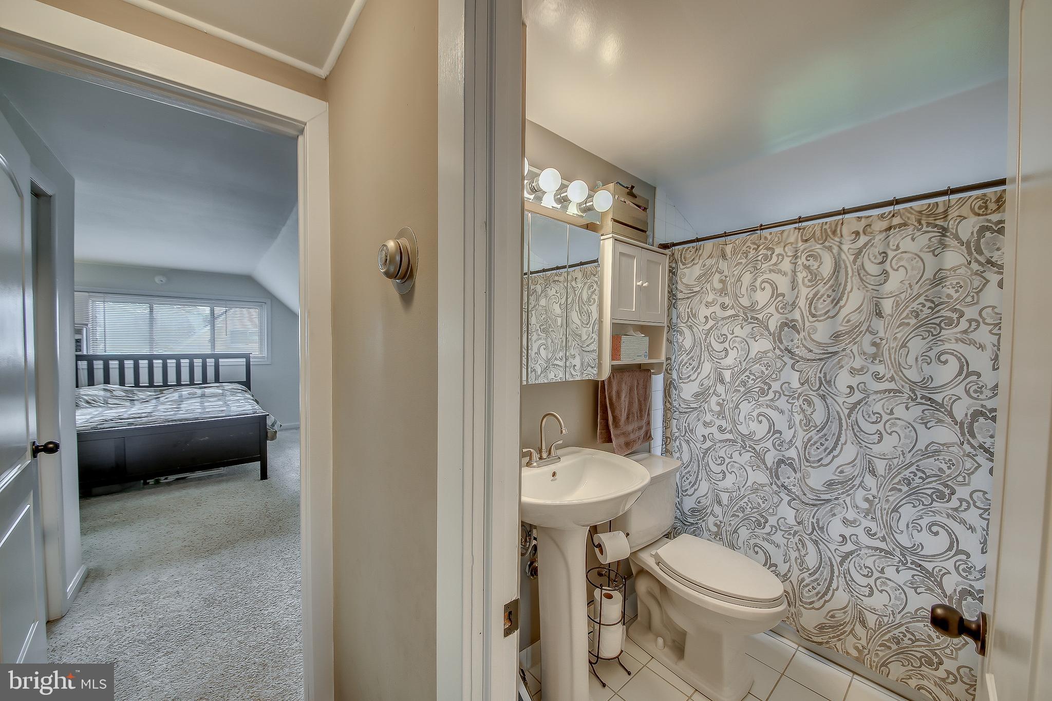 18 Cliff Road Levittown, PA 19057 - Photo 11 of 15 Full Bath