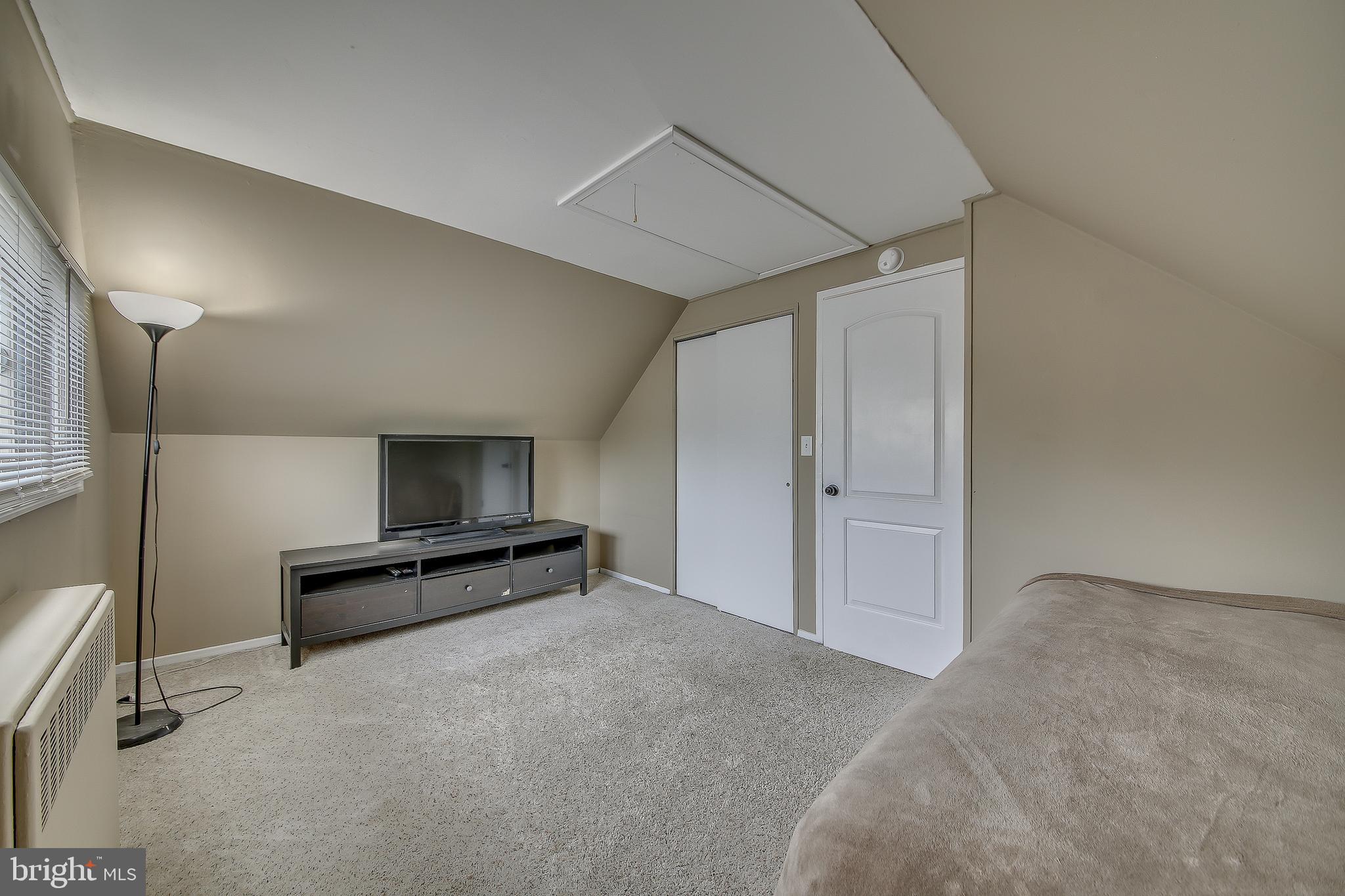 18 Cliff Road Levittown, PA 19057 - Photo 14 of 15 Bedroom (upstairs)