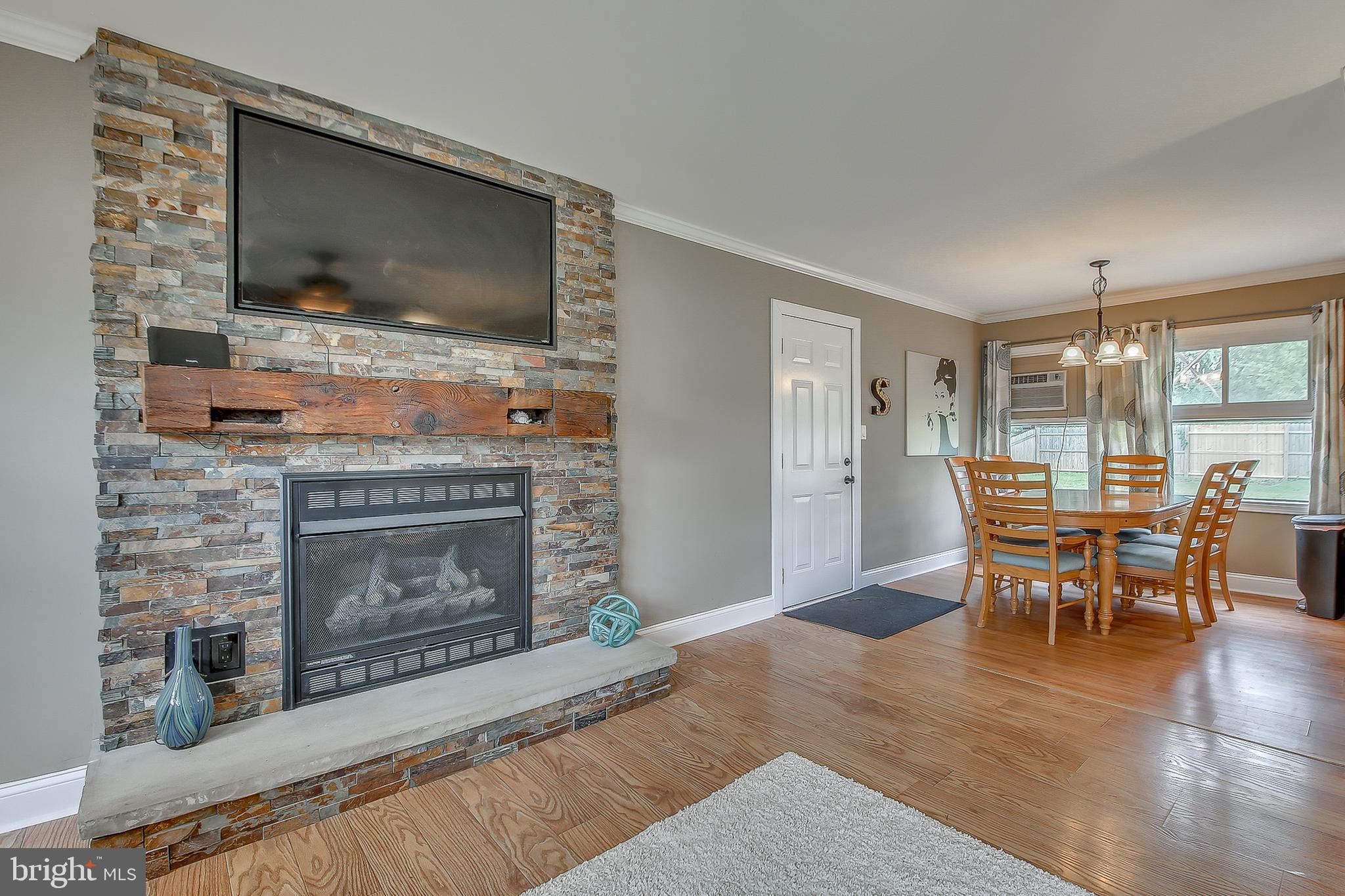 18 Cliff Road Levittown, PA 19057 - Photo 5 of 15 Gas fireplace
