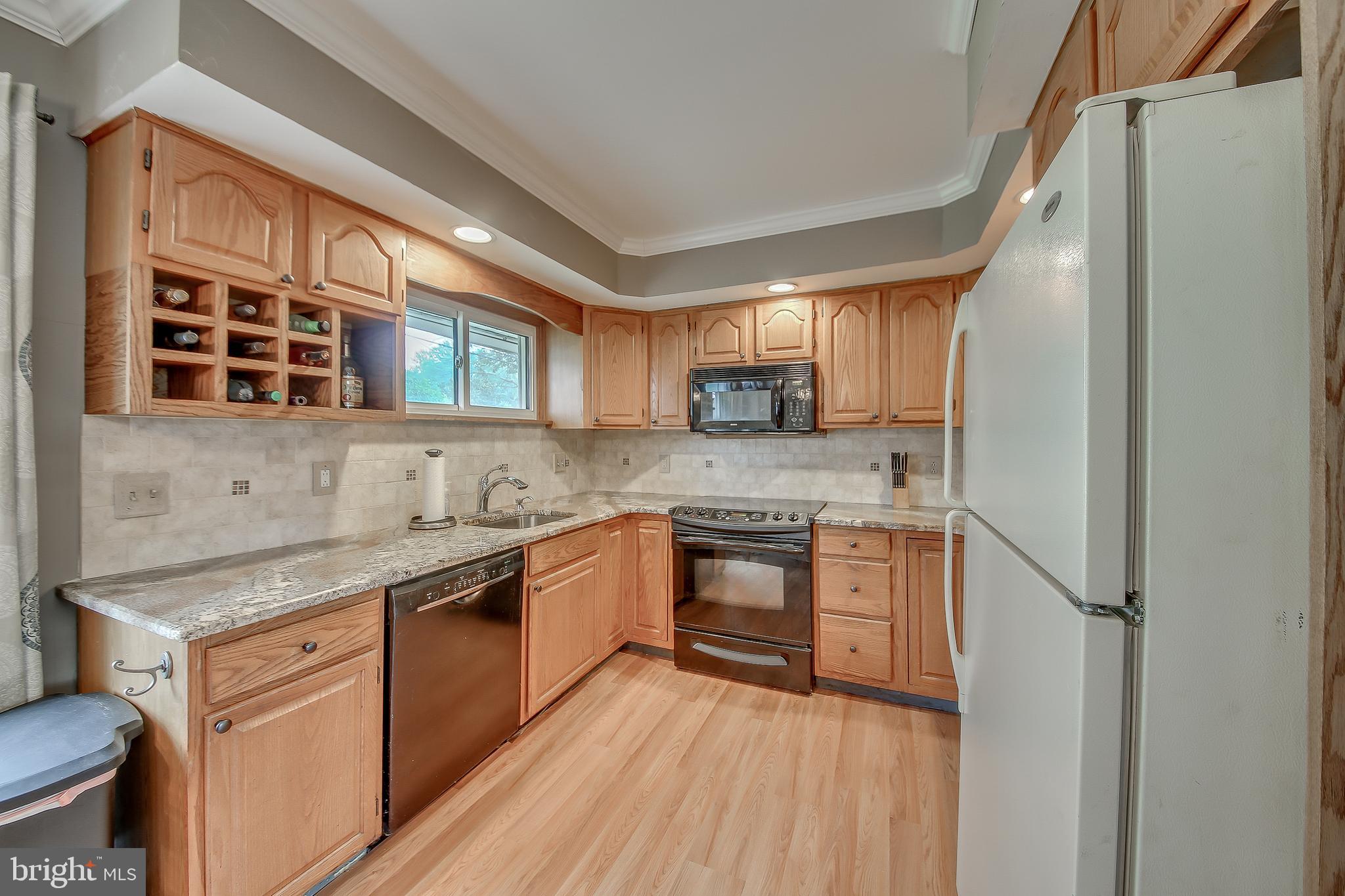 18 Cliff Road Levittown, PA 19057 - Photo 7 of 15 Kitchen