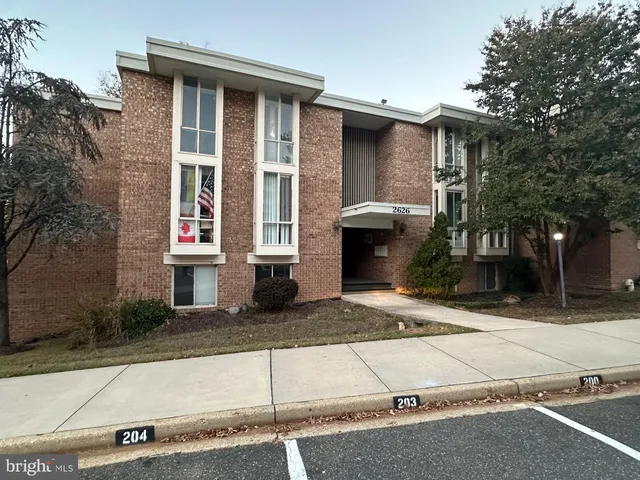 $2,200 | 2626 Fort Farnsworth Road, Unit 200, Alexandria, VA 22303