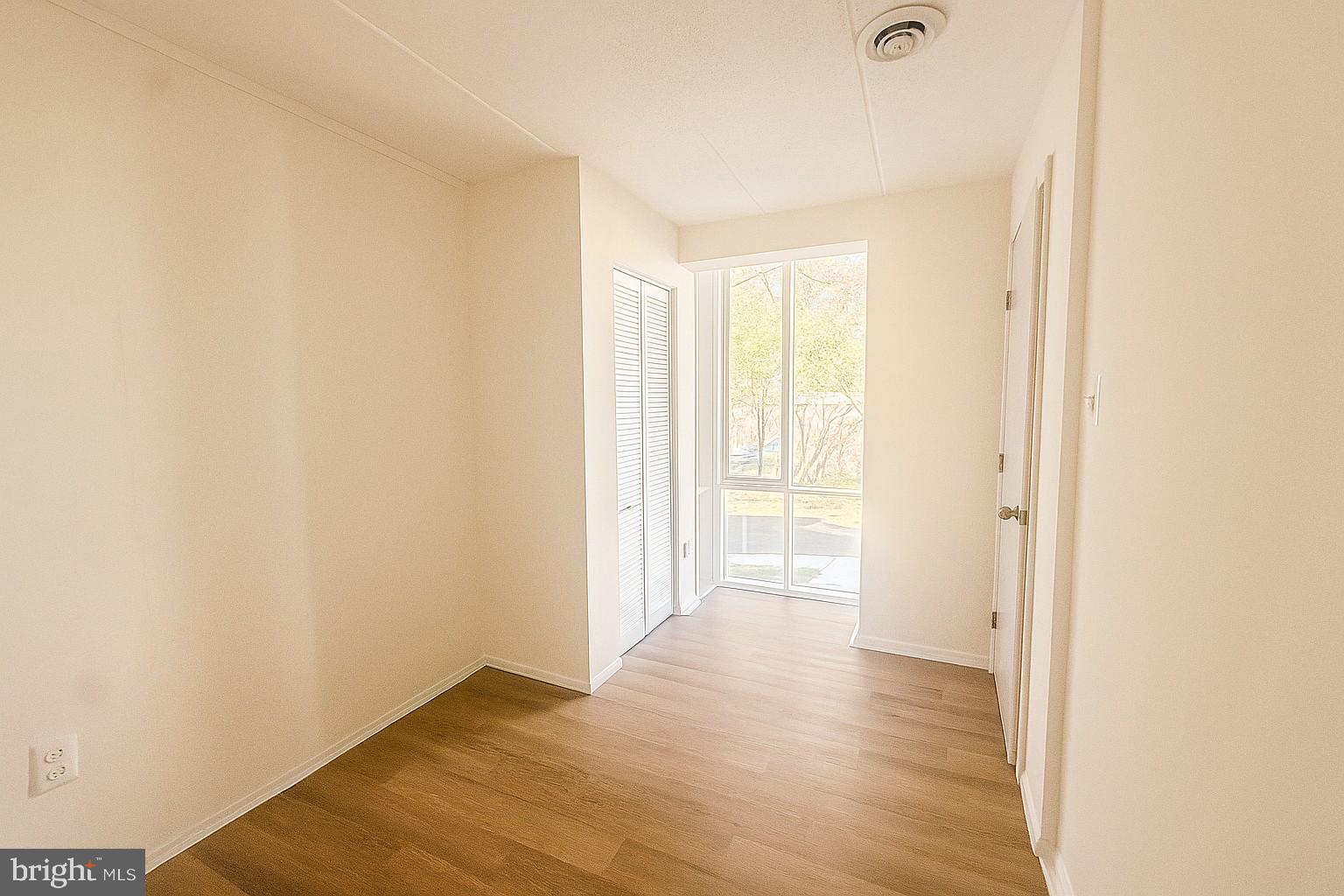 2626 Fort Farnsworth Road, Unit 200 Alexandria, VA 22303 - Photo 4 of 22 Sunlit corner