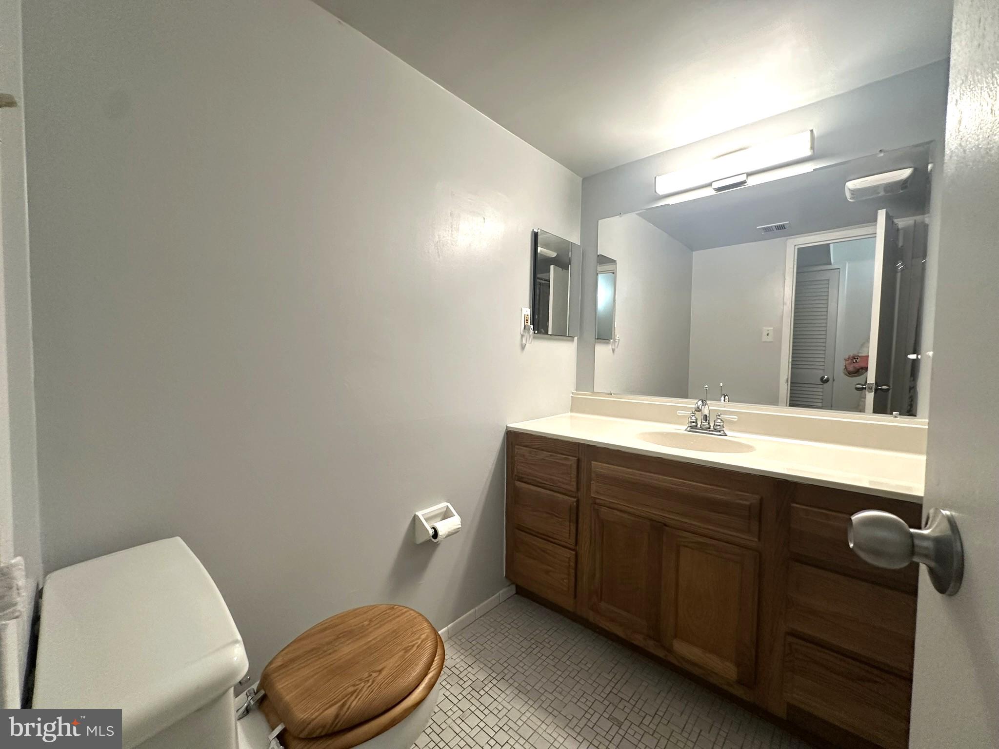 2626 Fort Farnsworth Road, Unit 200 Alexandria, VA 22303 - Photo 7 of 22 Bathroom