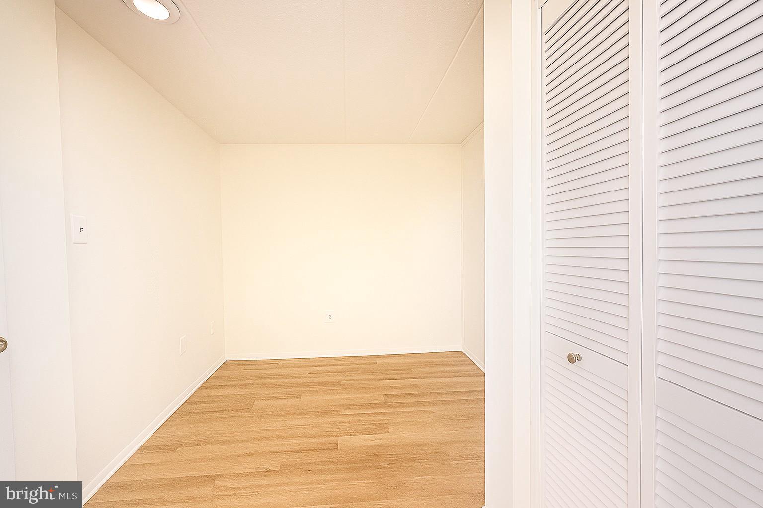 2626 Fort Farnsworth Road, Unit 200 Alexandria, VA 22303 - Photo 8 of 22 Minimalist Interior