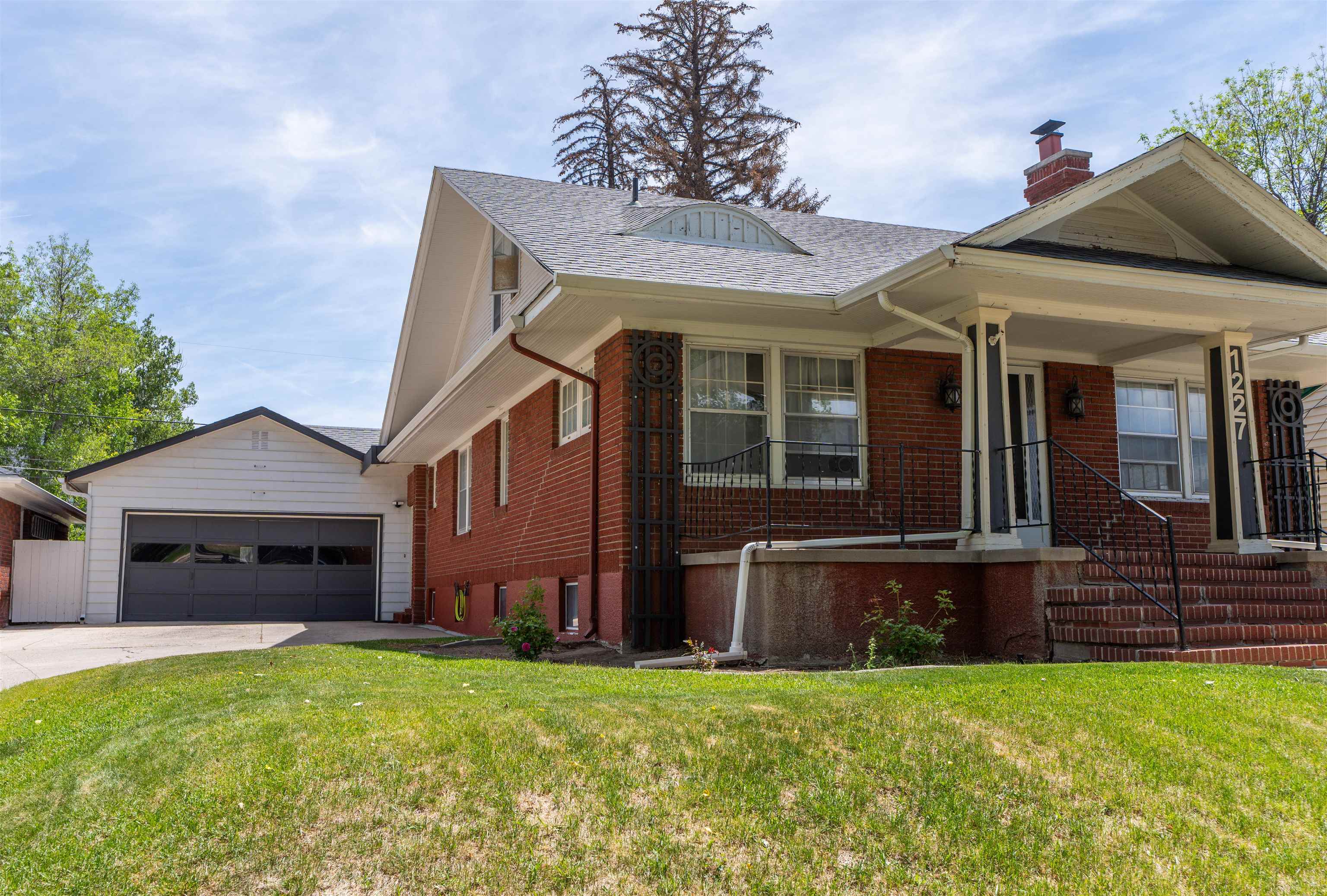 1227 South Center Street Casper, WY 82601 - Photo 3 of 41