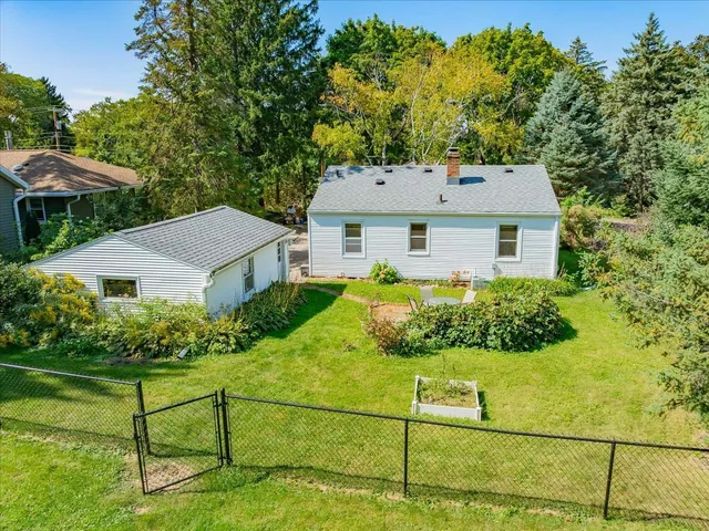 $2,800 | 401 Merrill Crest Drive, Madison, WI 53705