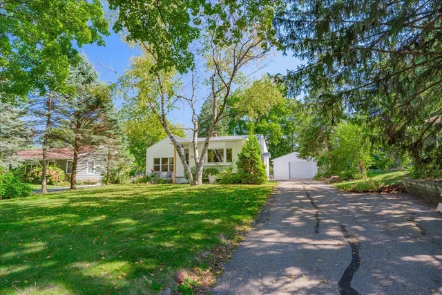 $2,800 | 401 Merrill Crest Drive, Madison, WI 53705