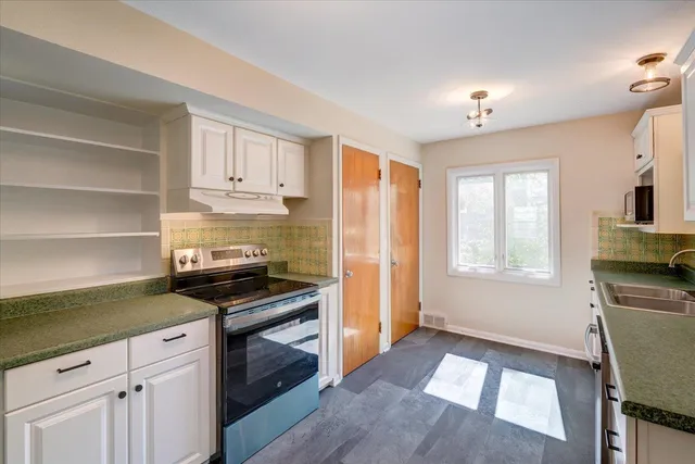 $2,800 | 401 Merrill Crest Drive, Madison, WI 53705