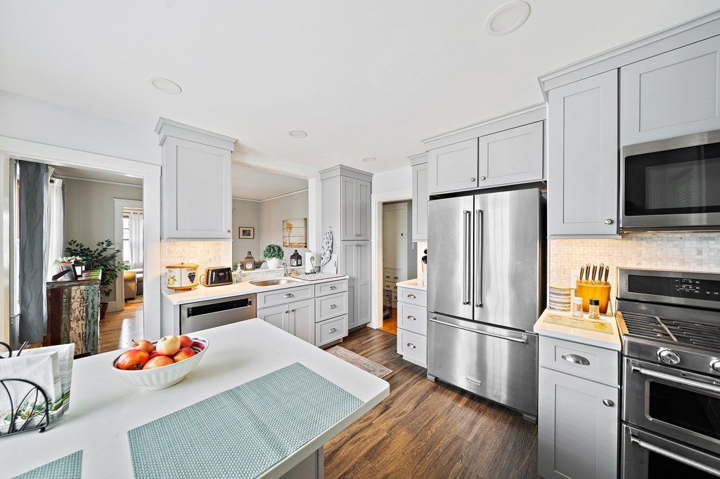 38-40 Colby Road Quincy, MA 02171 - Photo 3 of 36 Gallery Image 3