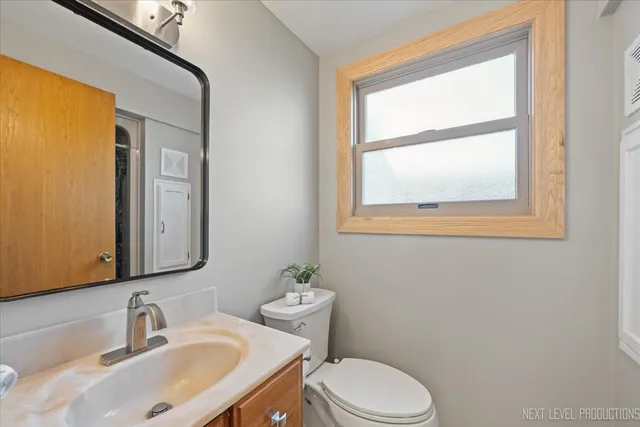 $455,000 | 3011 Scenicwood Lane, Woodridge, IL 60517