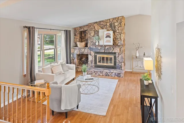 $455,000 | 3011 Scenicwood Lane, Woodridge, IL 60517