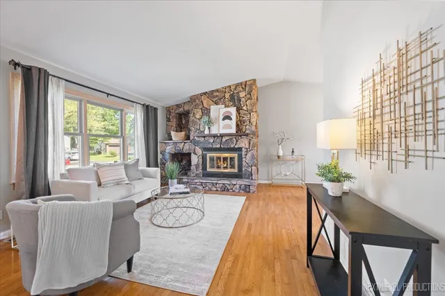 $455,000 | 3011 Scenicwood Lane, Woodridge, IL 60517