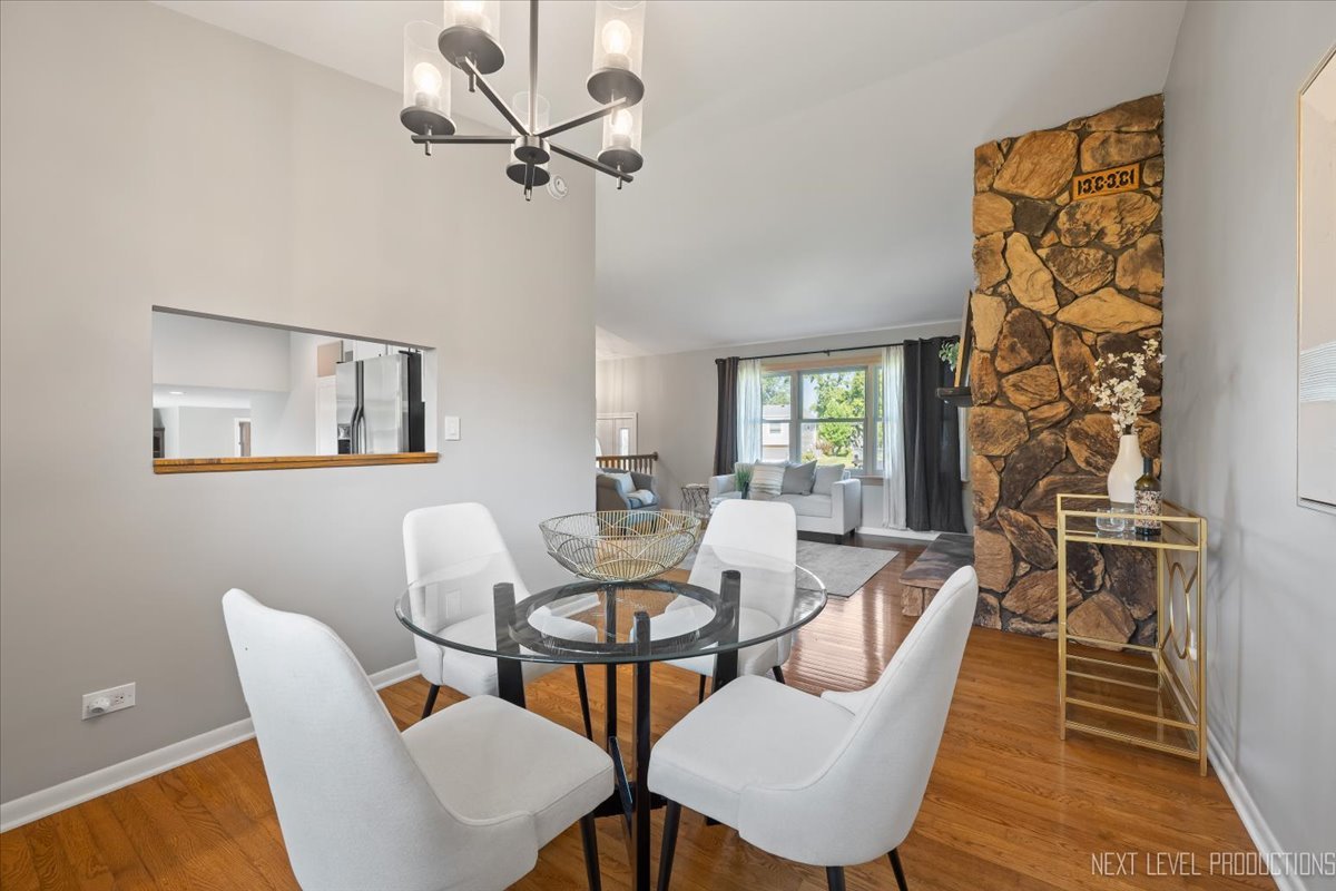 3011 Scenicwood Lane Woodridge, IL 60517 - Photo 4 of 21 a dining room with furniture and window