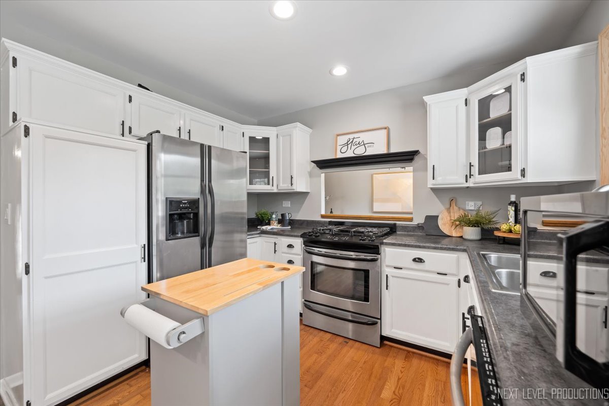 3011 Scenicwood Lane Woodridge, IL 60517 - Photo 8 of 21 a kitchen with stainless steel appliances a stove a refrigerator and a refrigerator