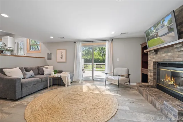 $455,000 | 3011 Scenicwood Lane, Woodridge, IL 60517