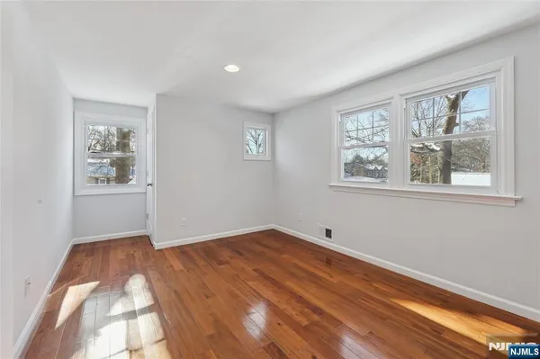 a view of empty room with window