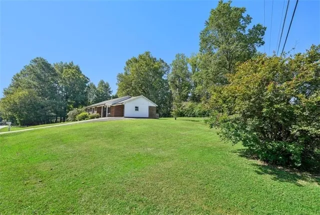 $1,950 | 886 Perimeter Road, Dawsonville, GA 30534
