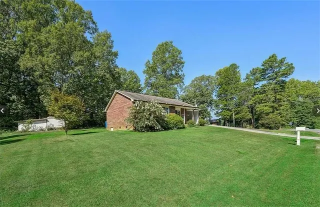 $1,950 | 886 Perimeter Road, Dawsonville, GA 30534