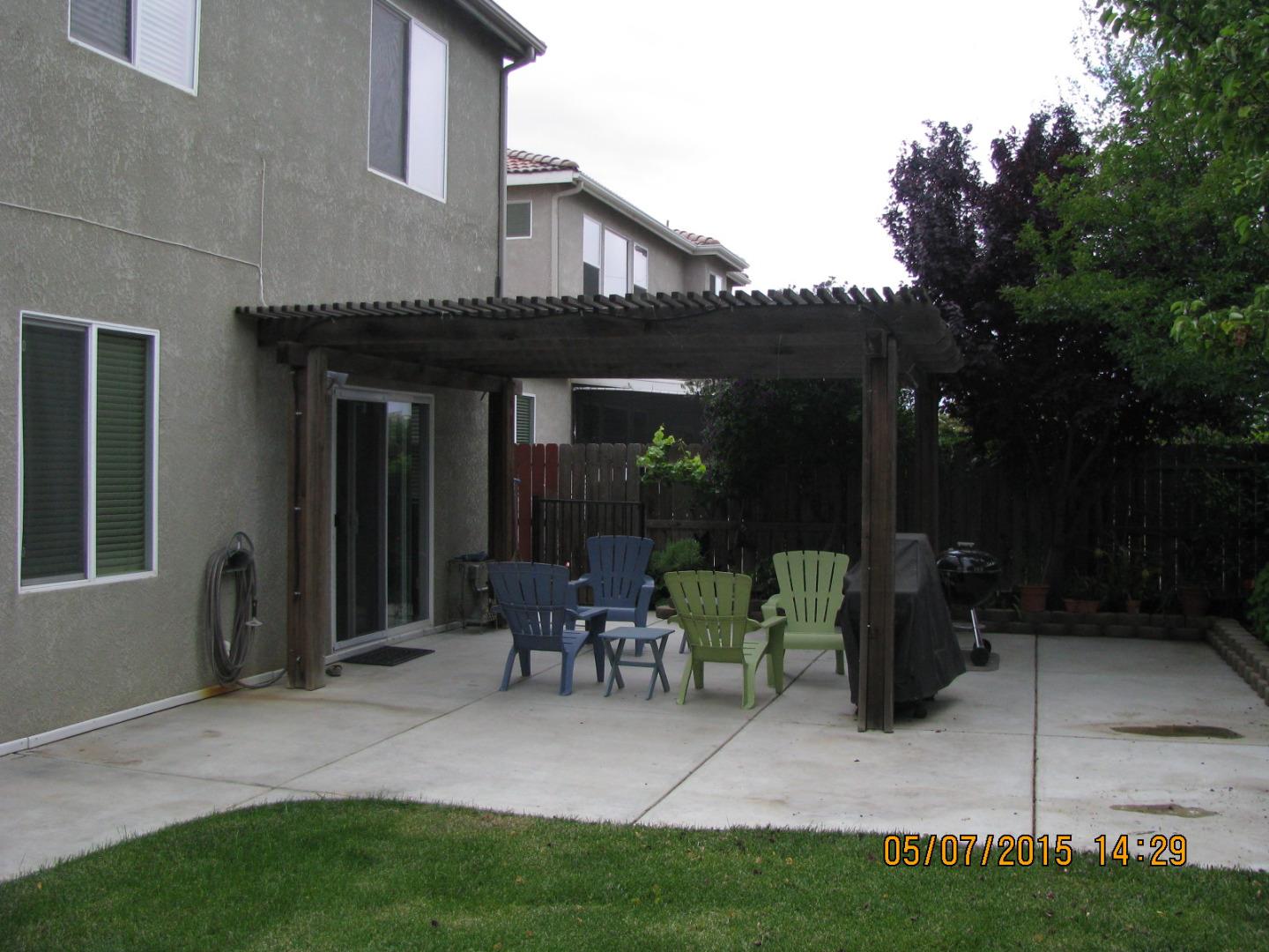 911 Azalea Court Los Banos, CA 93635 - Photo 5 of 5 a view of sitting area in front of house